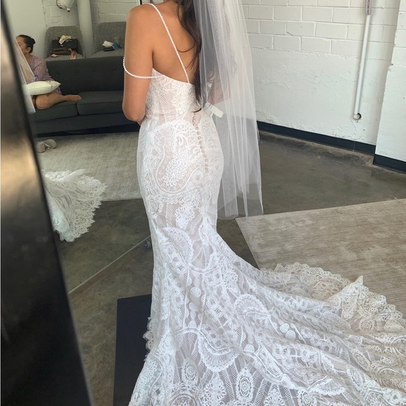 *NEVER WORN OR ALTERED Wedding dress - Picture 5 of 5